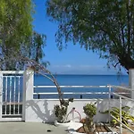Eva's Beachfront House Tatil Evi *